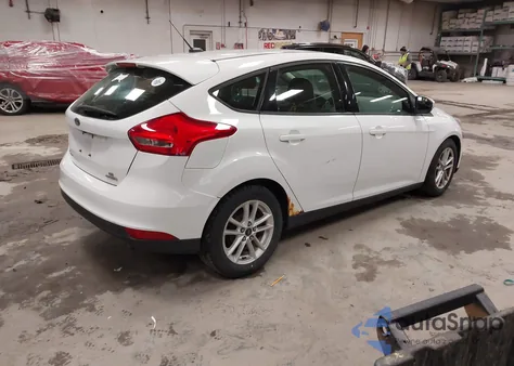 2015 Ford Focus Se z USA, uszkodzony, nr VIN 1FADP3K28FL279207